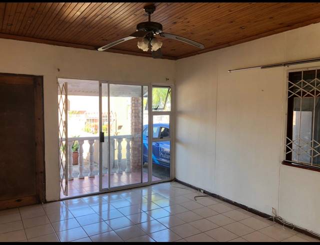 3 BEDROOM FREEHOLD RENTED IN SYDENHAM